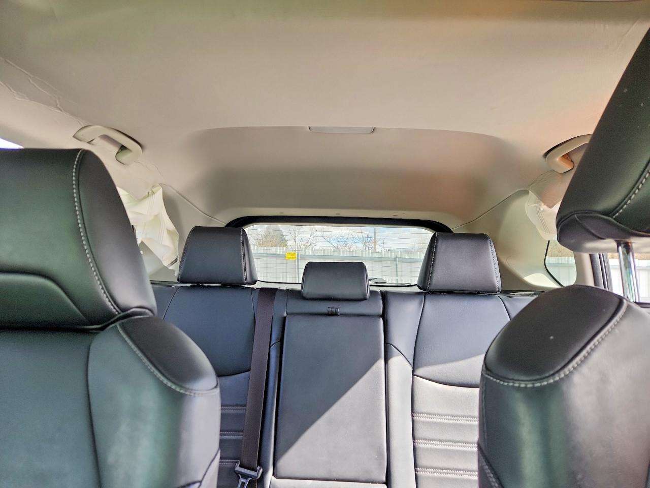 2022 TOYOTA RAV4 XLE PREMIUM photo 19