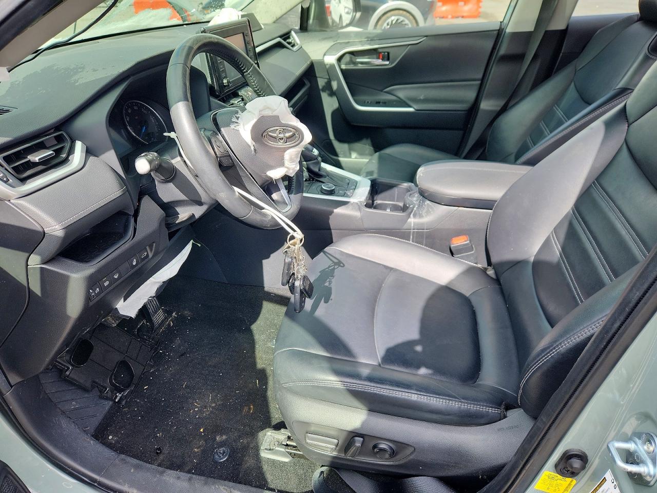 2022 TOYOTA RAV4 XLE PREMIUM photo 13