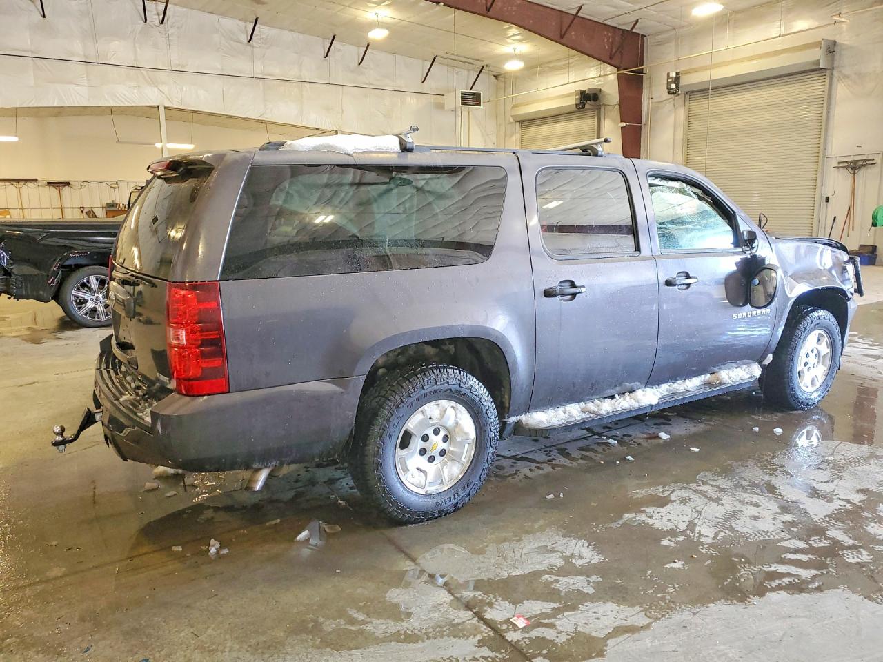 2010 CHEVROLET SUBURBAN C1500 LS photo 5
