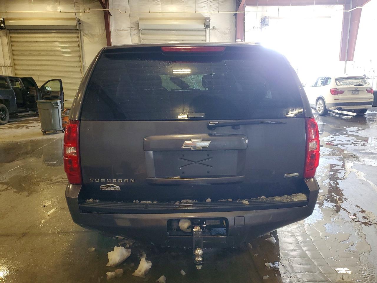 2010 CHEVROLET SUBURBAN C1500 LS photo 11