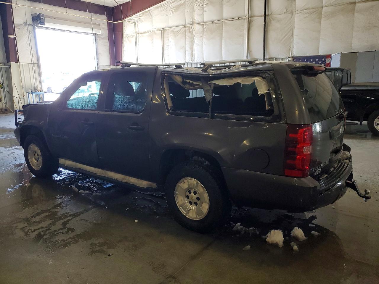 2010 CHEVROLET SUBURBAN C1500 LS photo 3