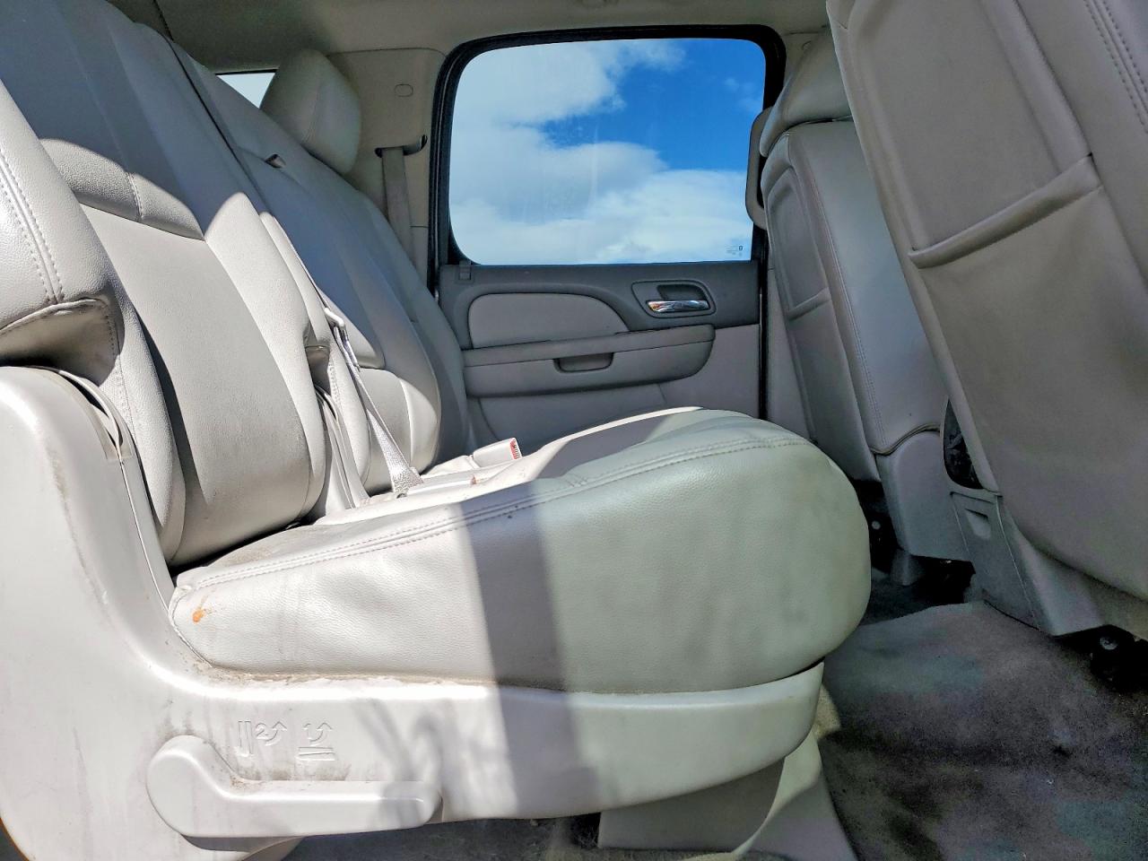 2012 CHEVROLET SUBURBAN K1500 LT photo 21