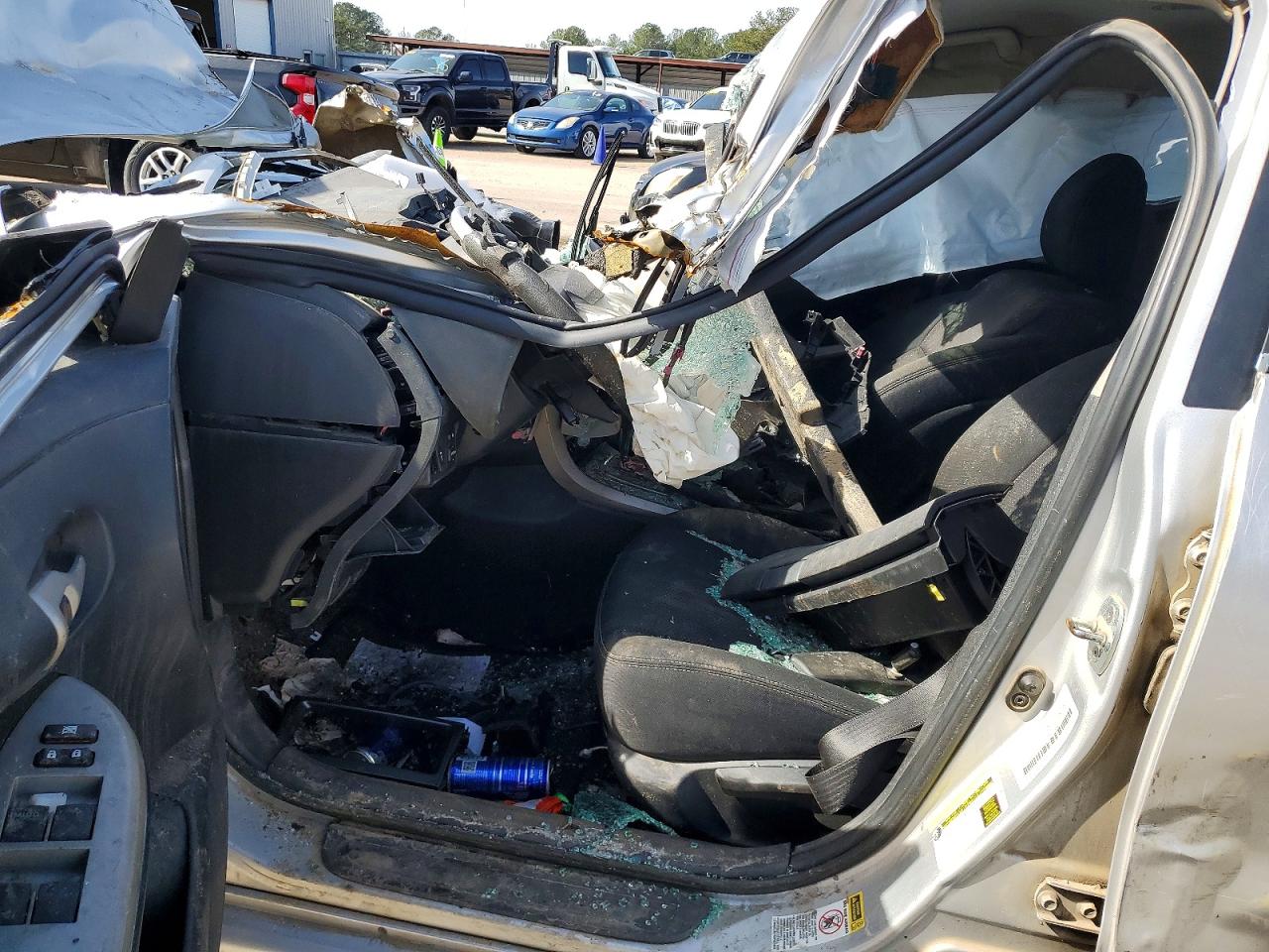 2012 TOYOTA COROLLA BASE photo 7