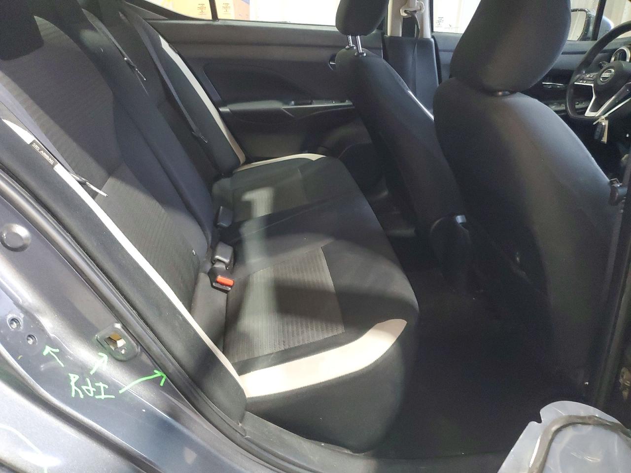 2021 NISSAN VERSA SV photo 10