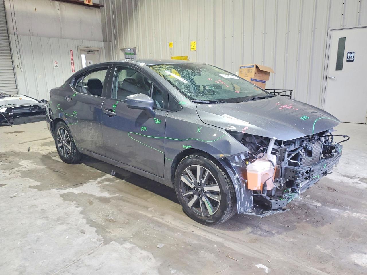 2021 NISSAN VERSA SV photo 4