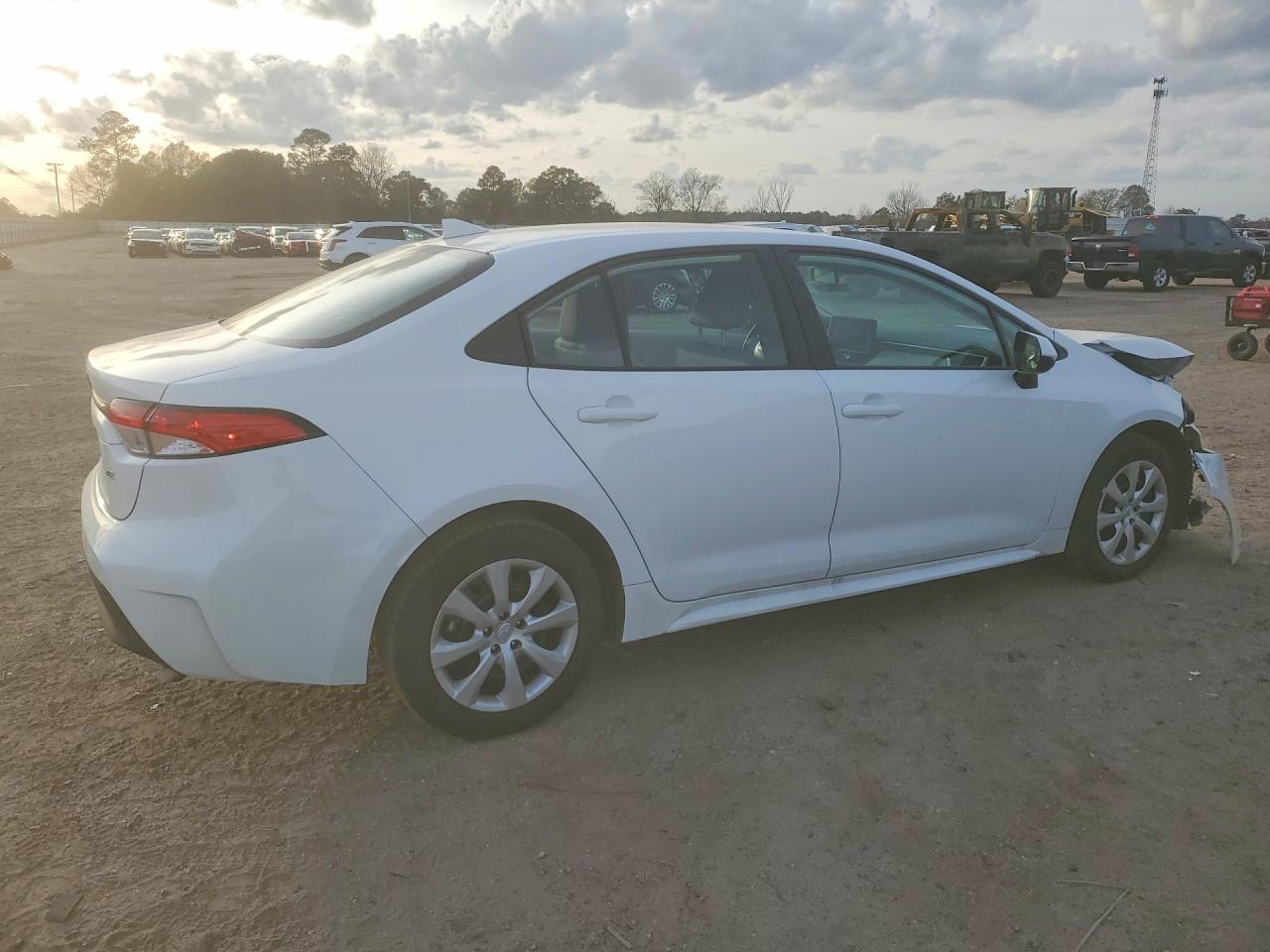 2025 TOYOTA COROLLA LE photo 5