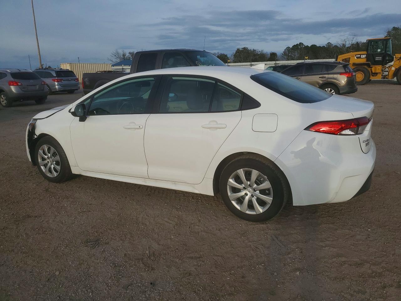 2025 TOYOTA COROLLA LE photo 3