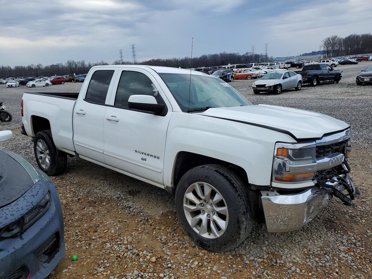 2016 CHEVROLET SILVERADO K1500 LT photo 4