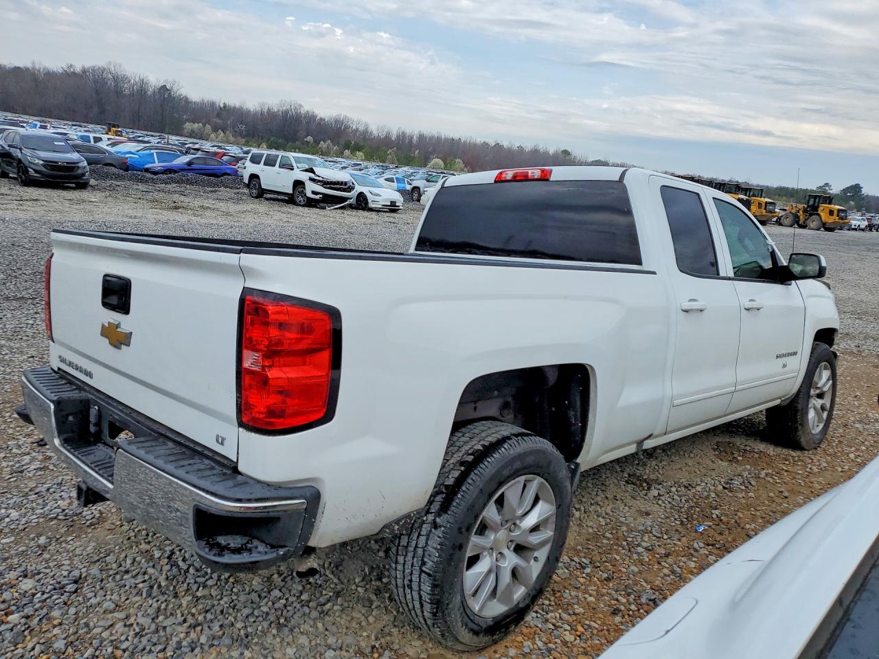2016 CHEVROLET SILVERADO K1500 LT photo 3