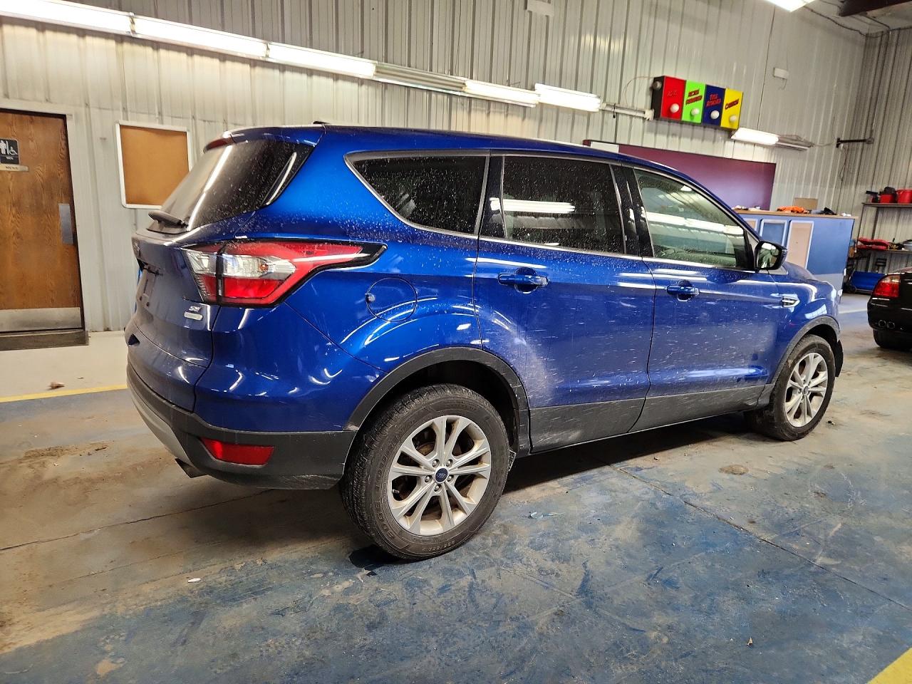 2017 FORD ESCAPE SE photo 5