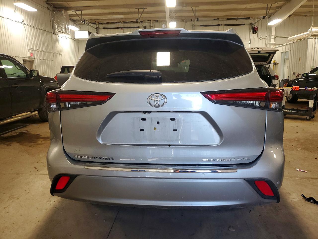 2021 TOYOTA HIGHLANDER PLATINUM photo 6