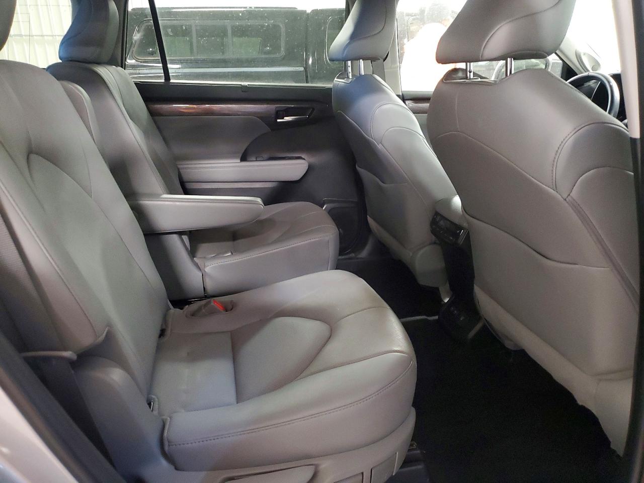 2021 TOYOTA HIGHLANDER PLATINUM photo 11