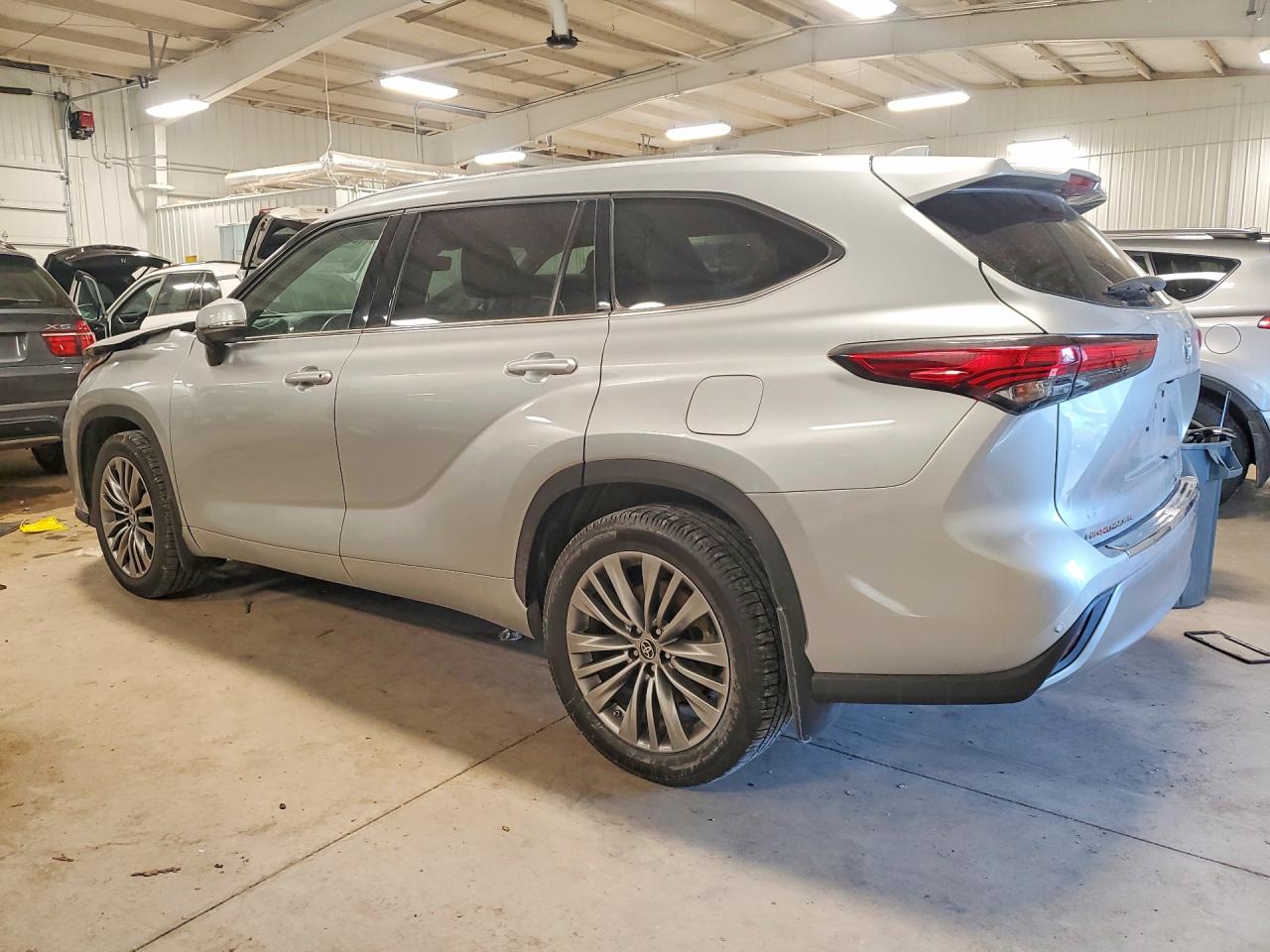2021 TOYOTA HIGHLANDER PLATINUM photo 2