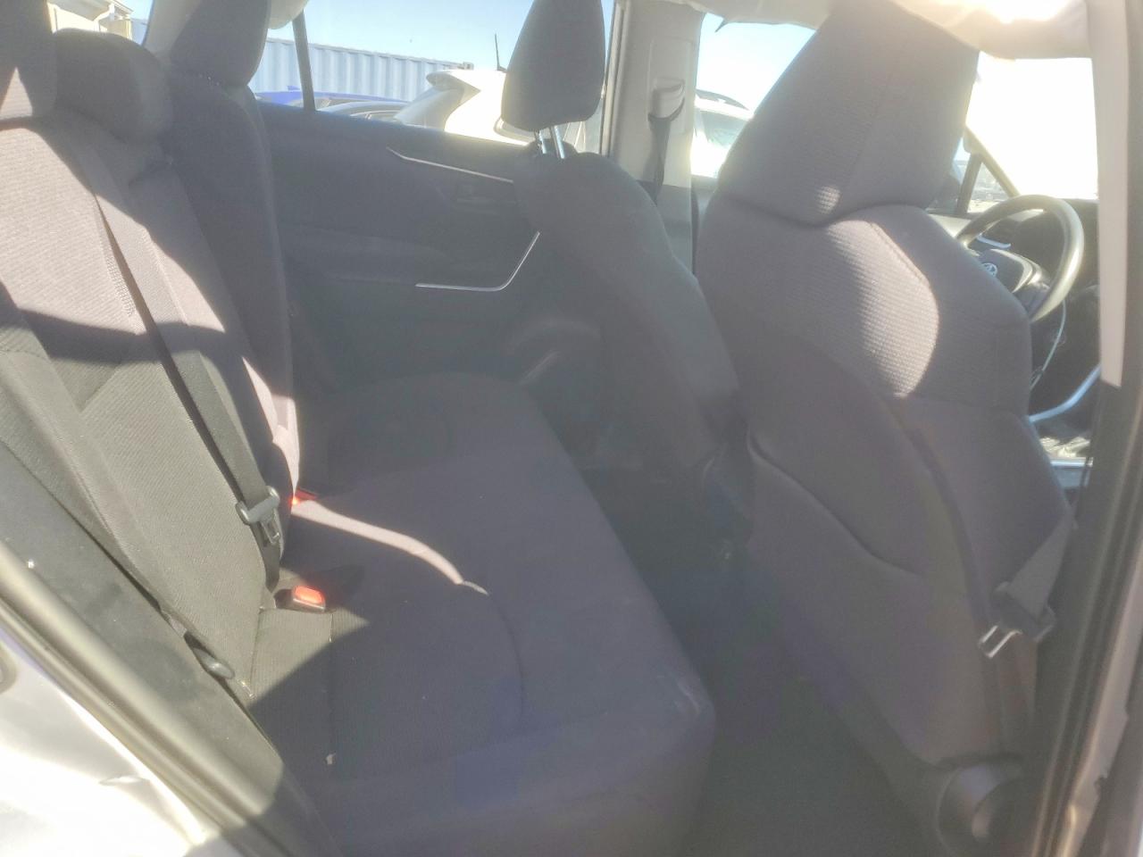 2019 TOYOTA RAV4 LE photo 19