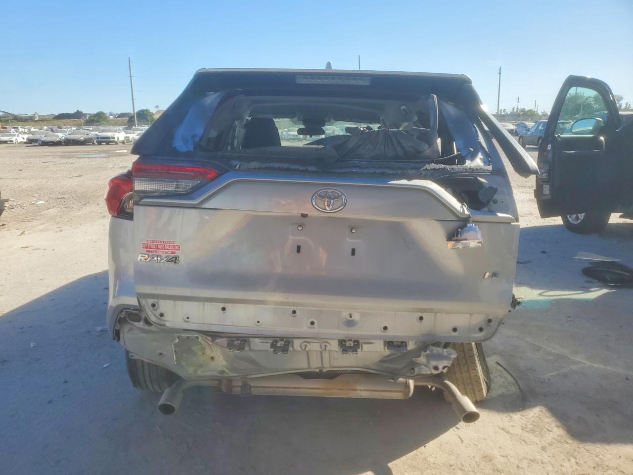 2019 TOYOTA RAV4 LE photo 11