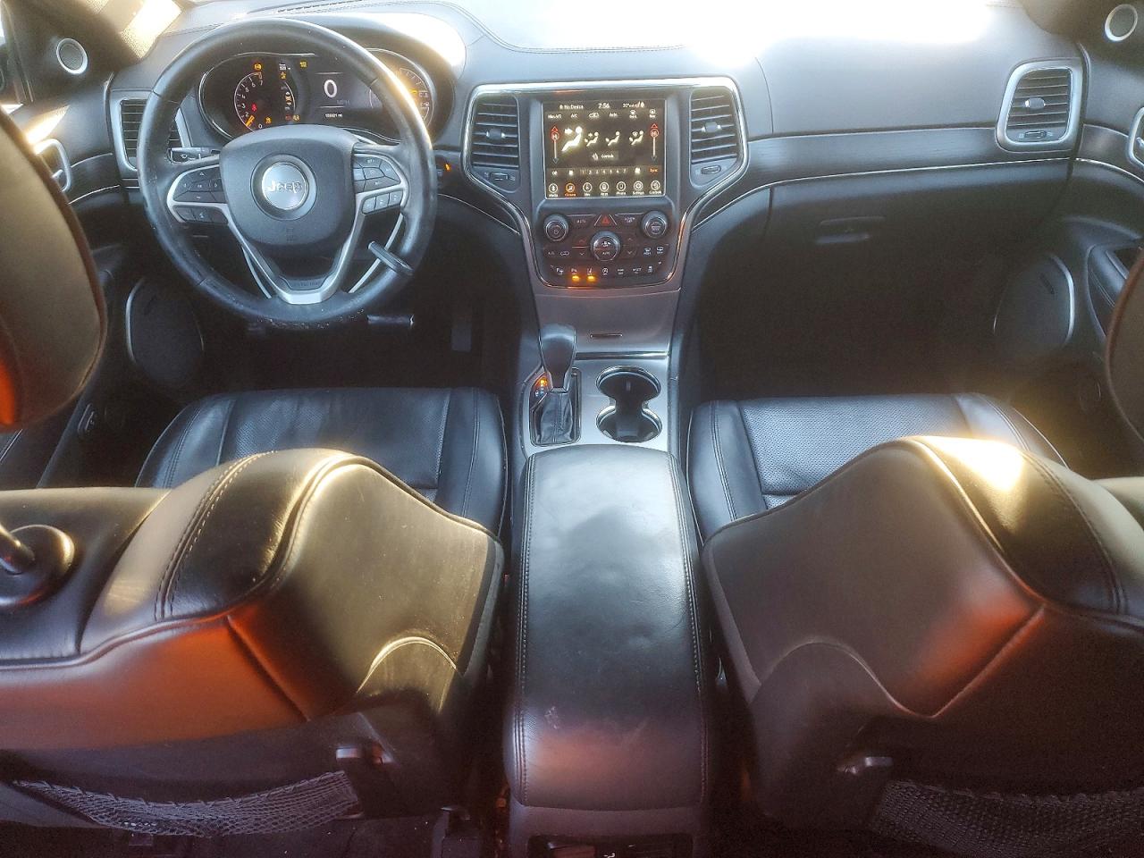 2018 JEEP GRAND CHEROKEE OVERLAND photo 8