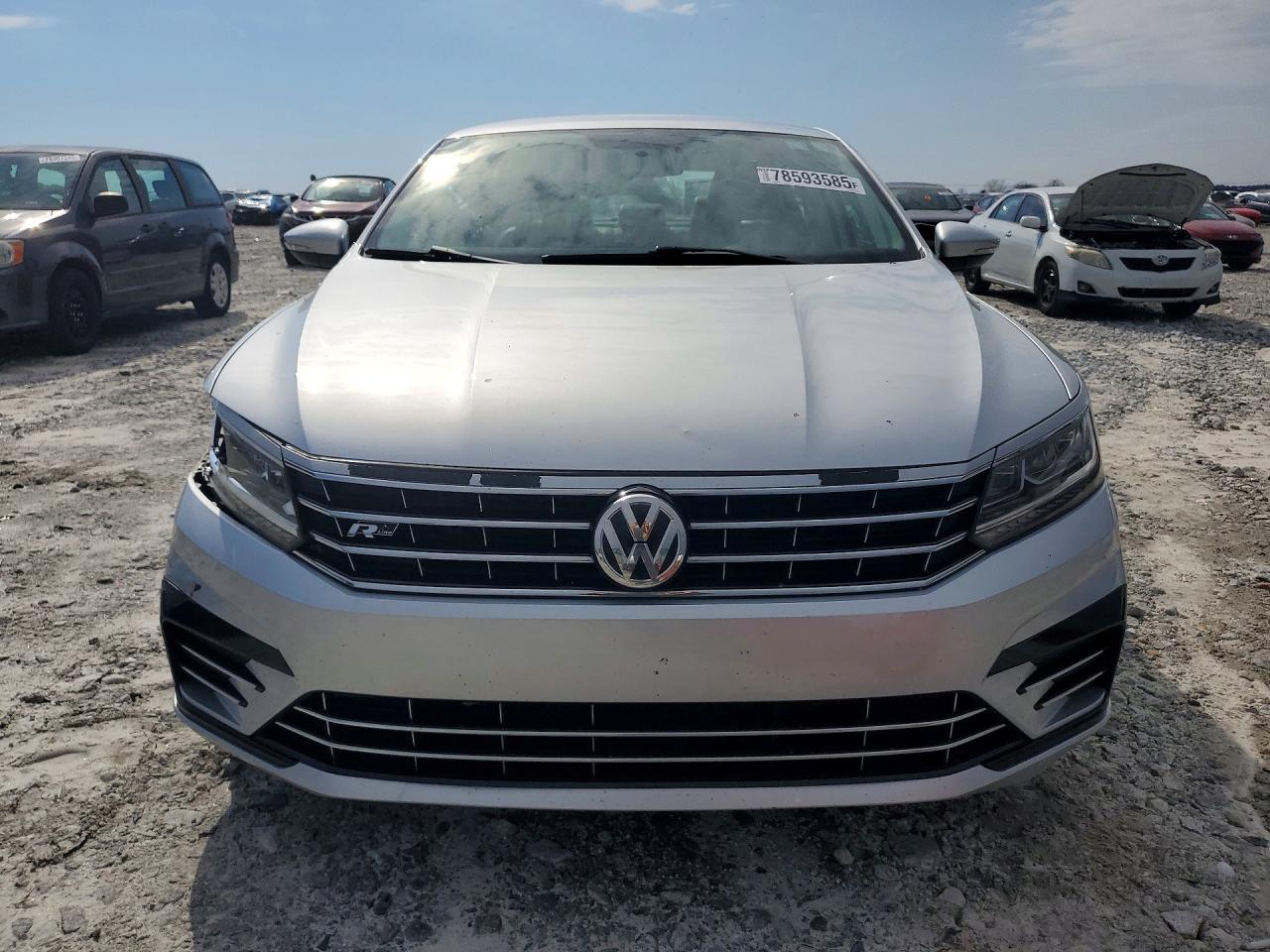 2017 VOLKSWAGEN PASSAT R-LINE photo 9