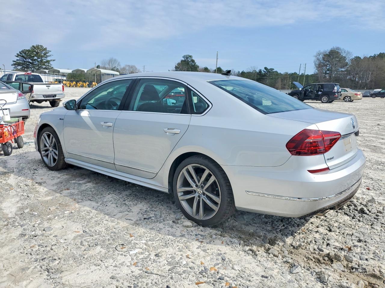 2017 VOLKSWAGEN PASSAT R-LINE photo 3