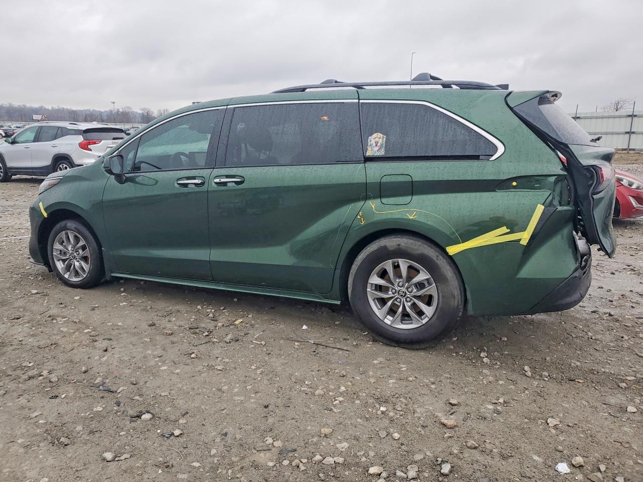 2022 TOYOTA SIENNA XLE 8-PASSENGER photo 2