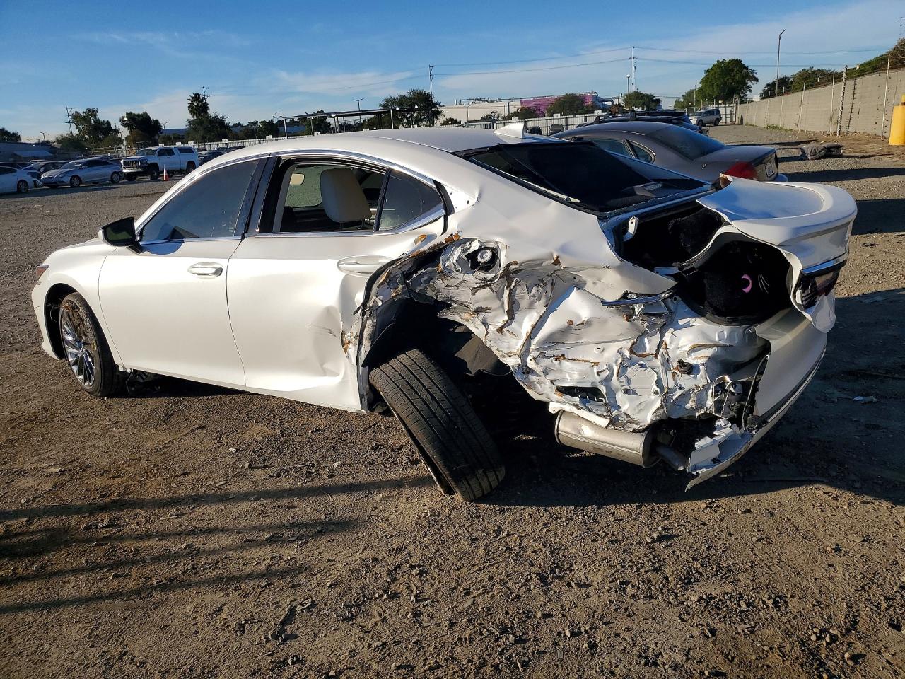 2025 LEXUS ES 300H BASE photo 3