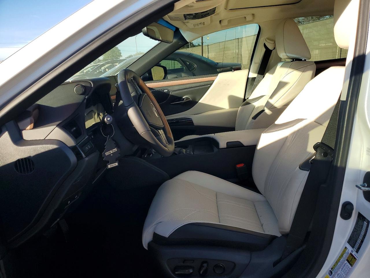 2025 LEXUS ES 300H BASE photo 13