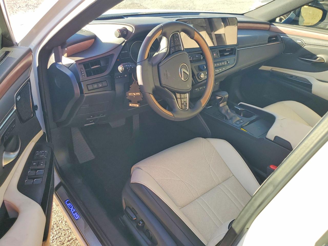 2025 LEXUS ES 300H BASE photo 15