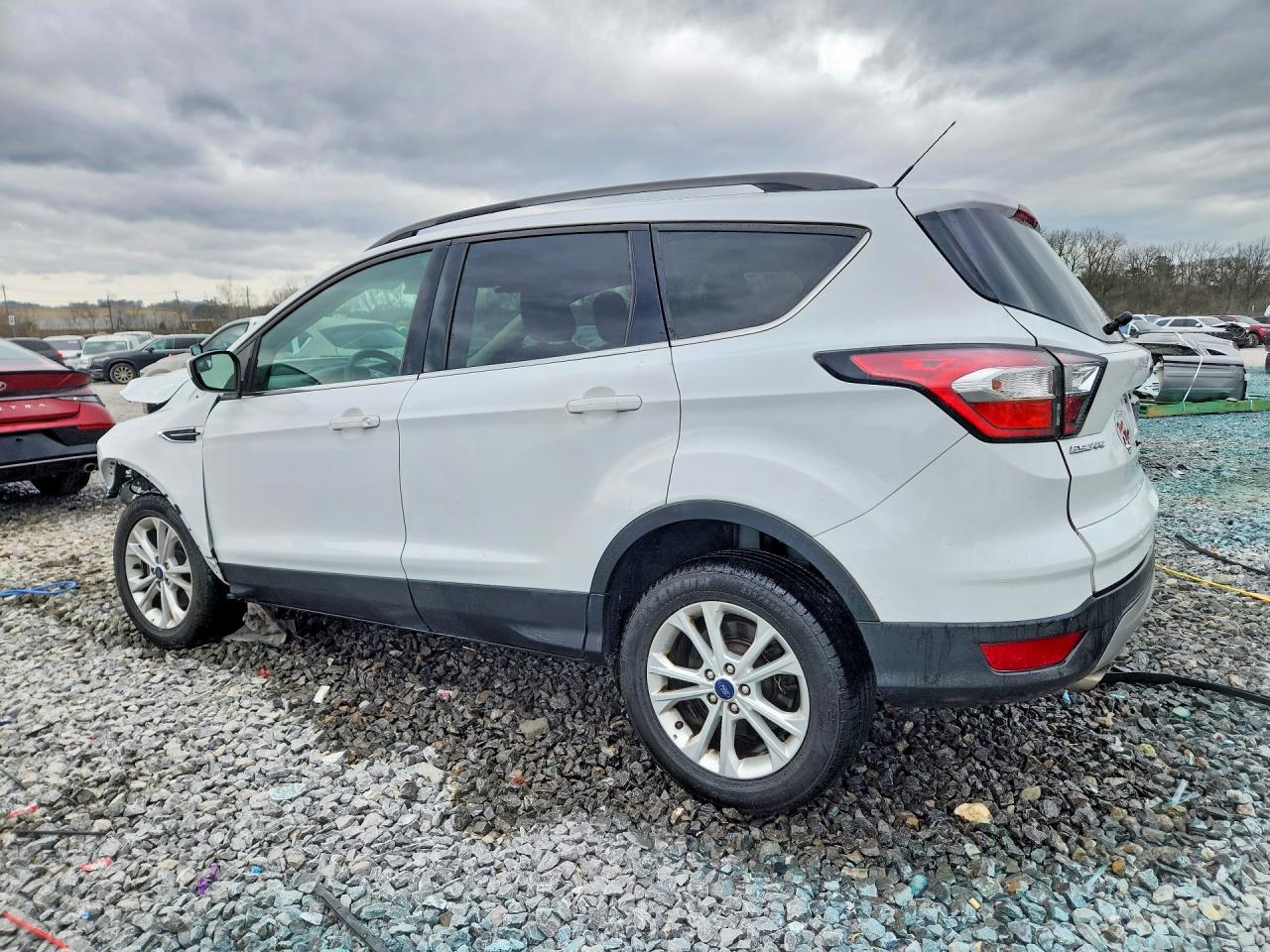 2018 FORD ESCAPE SE photo 2