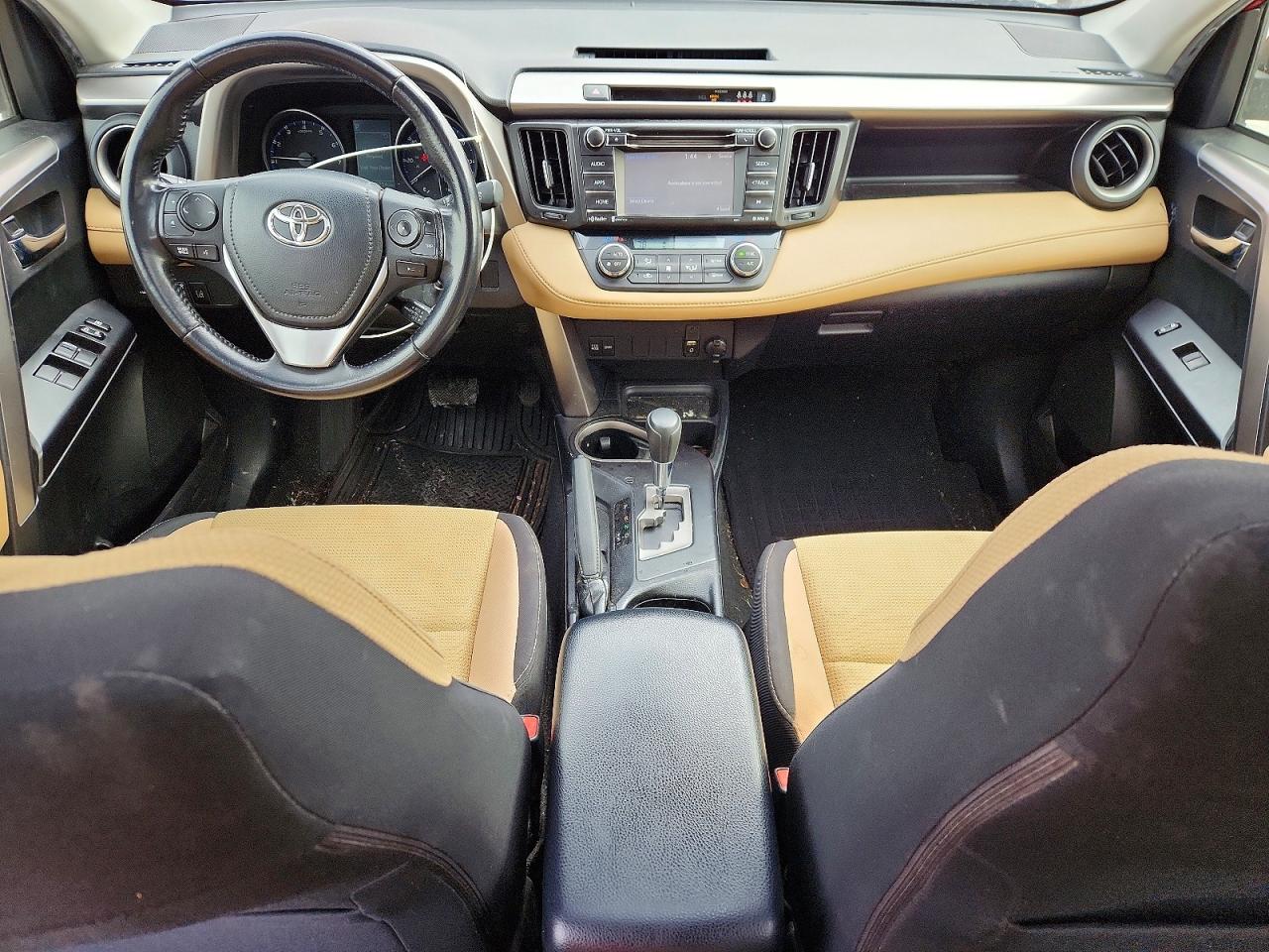 2017 TOYOTA RAV4 XLE photo 8