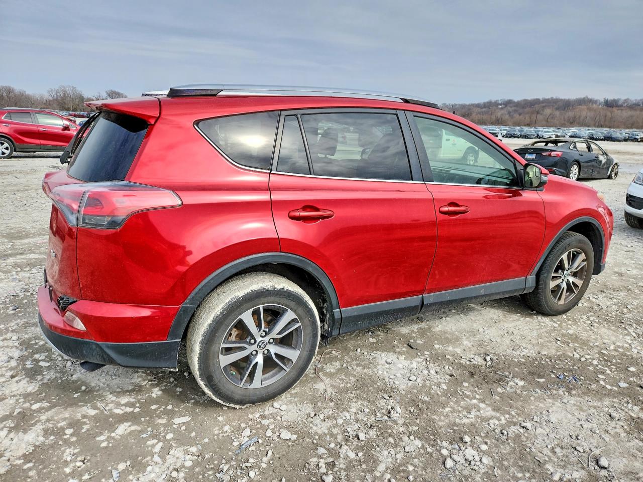 2017 TOYOTA RAV4 XLE photo 3