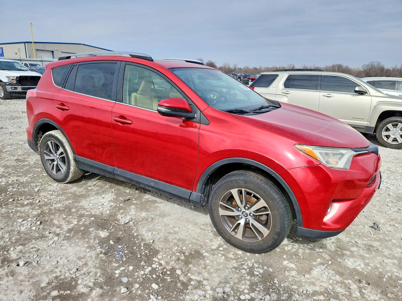 2017 TOYOTA RAV4 XLE photo 4