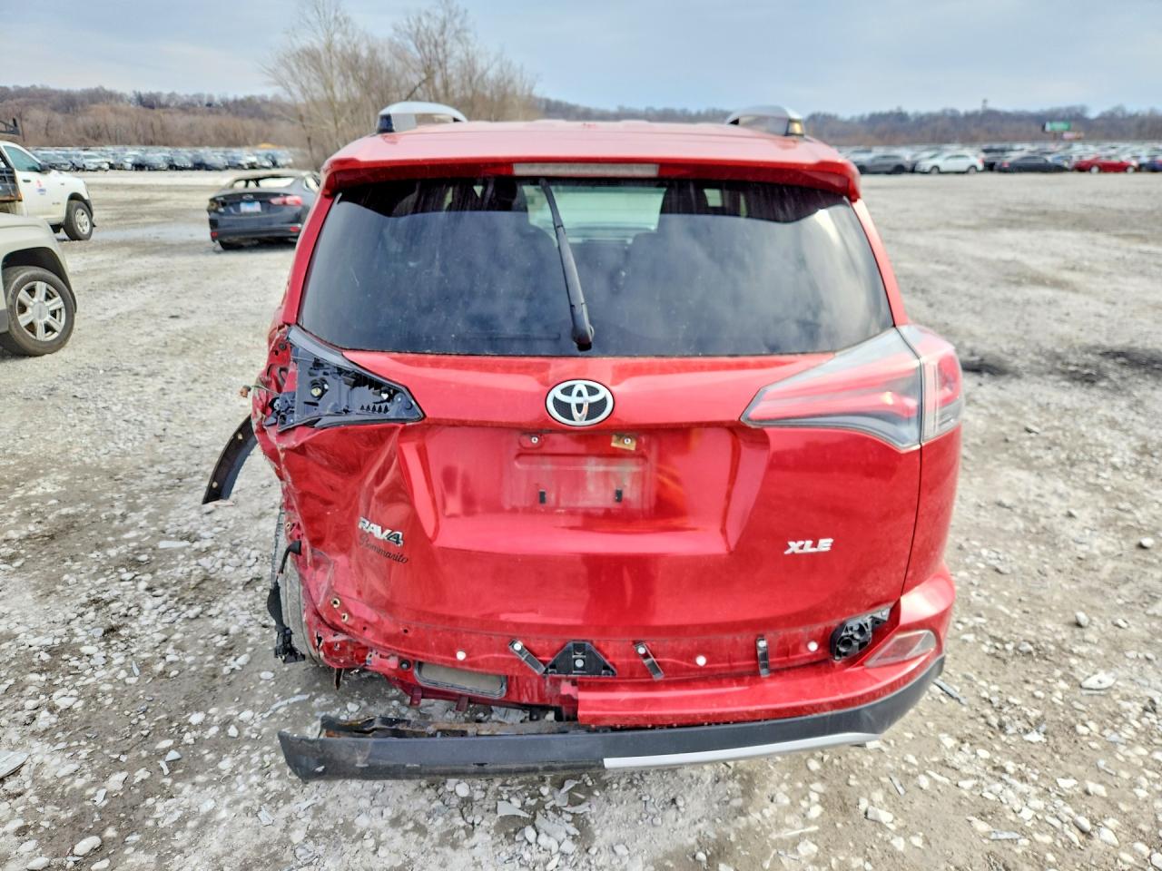 2017 TOYOTA RAV4 XLE photo 6