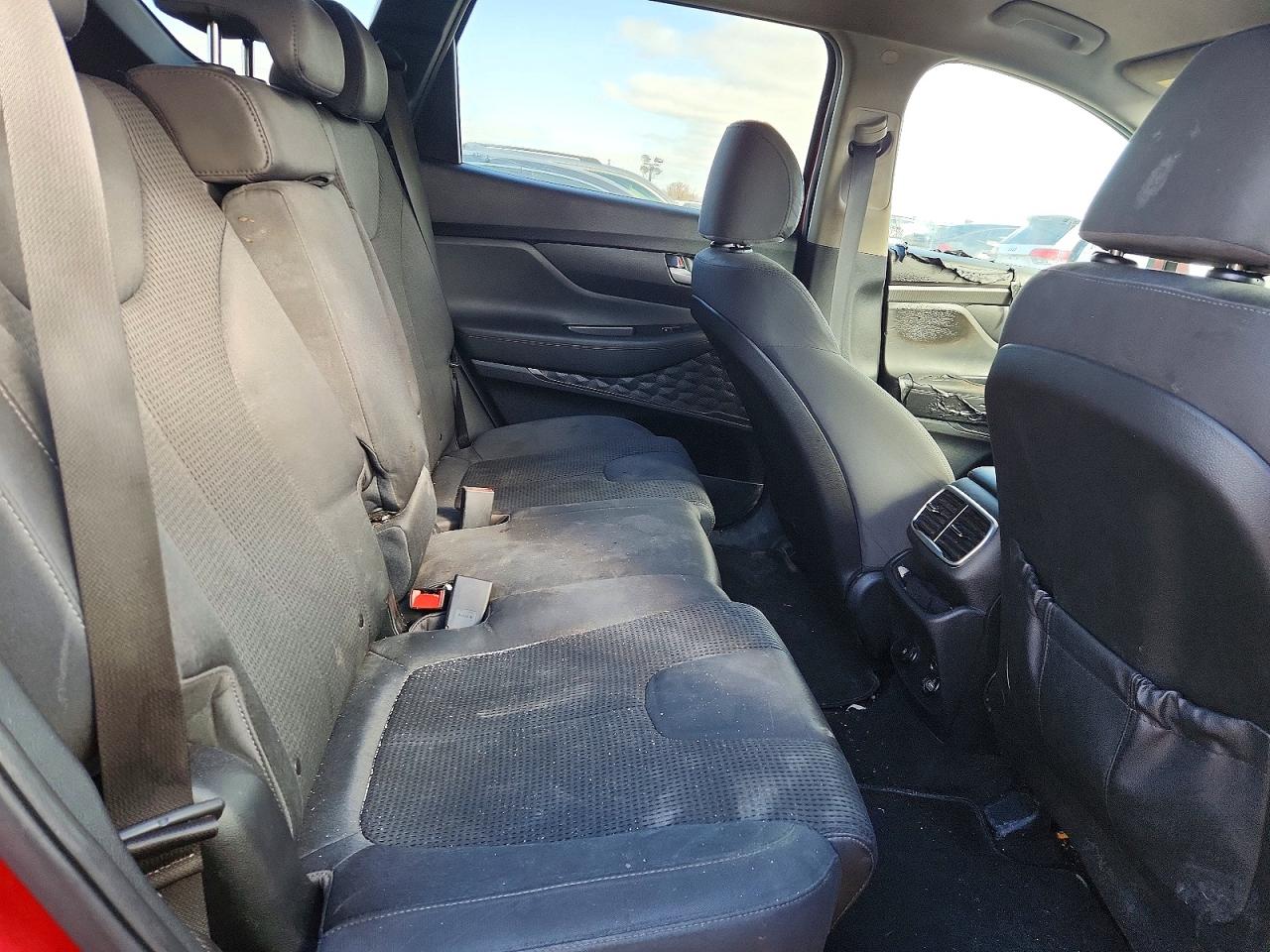 2019 HYUNDAI SANTA FE SE photo 19