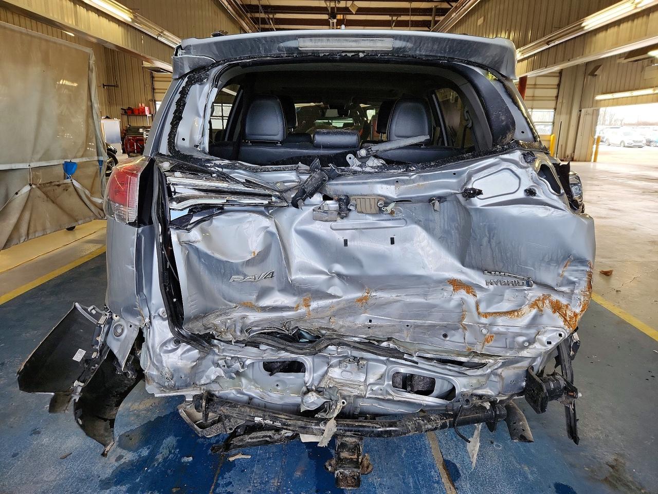 2018 TOYOTA RAV4 HV LIMITED photo 11