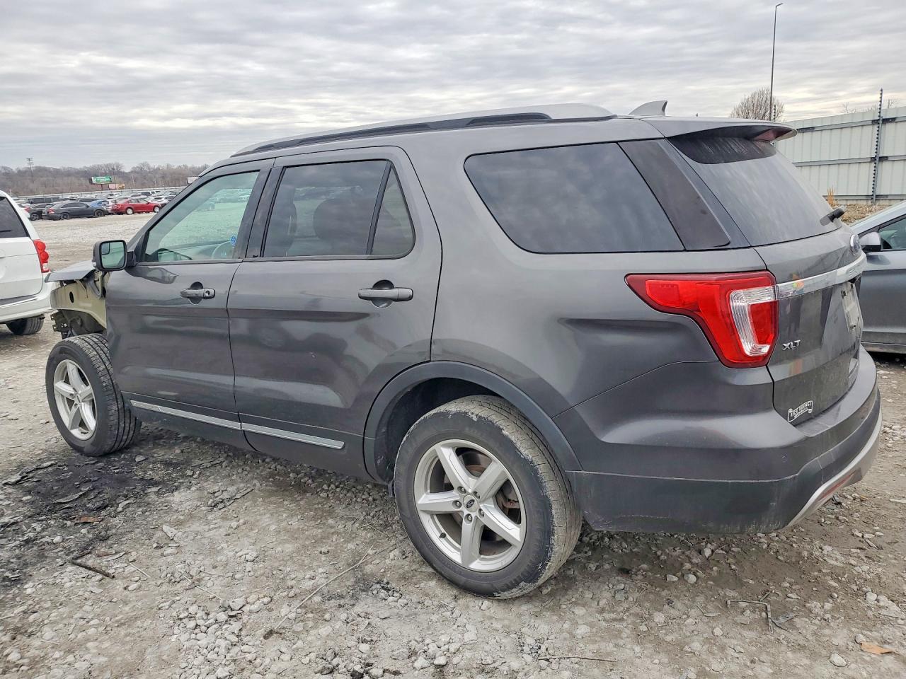 2016 FORD EXPLORER XLT photo 4