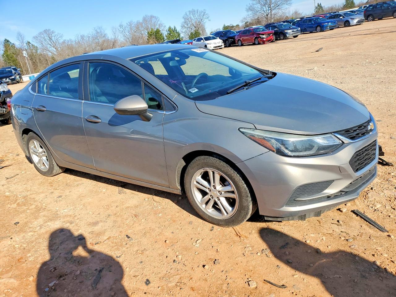2017 CHEVROLET CRUZE LT photo 4