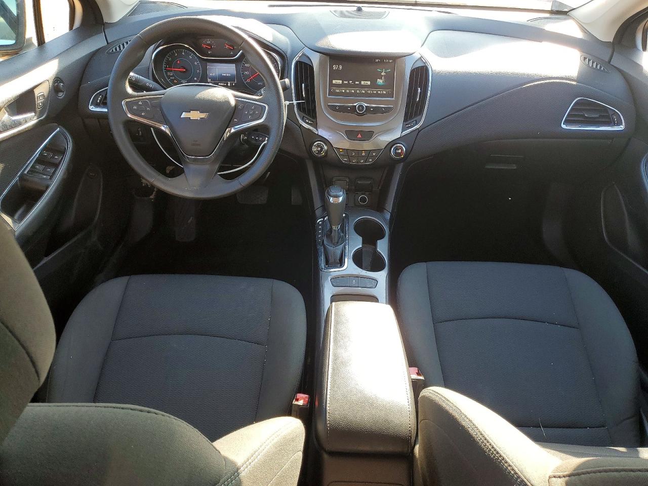 2017 CHEVROLET CRUZE LT photo 8