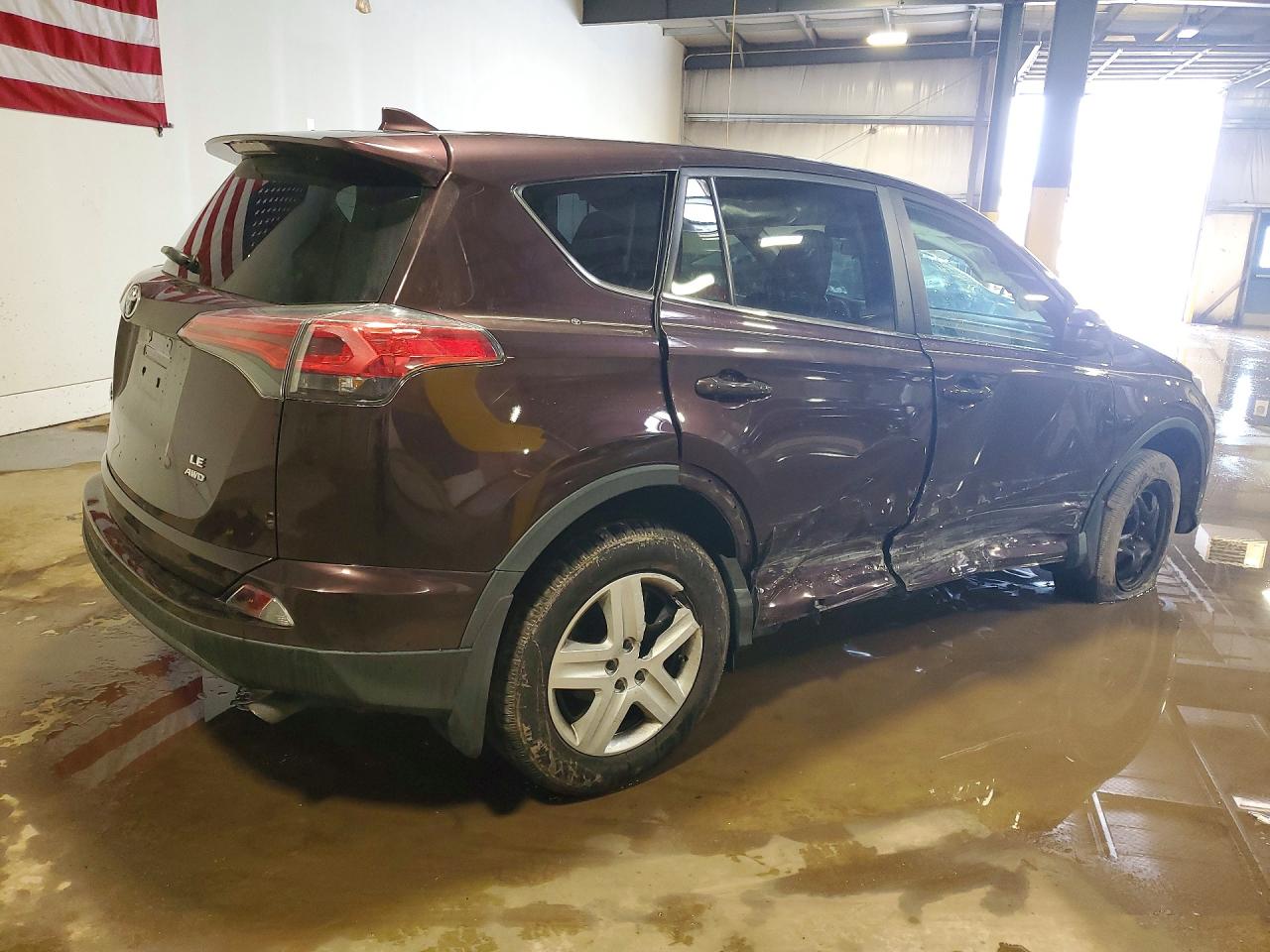 2018 TOYOTA RAV4 LE photo 5
