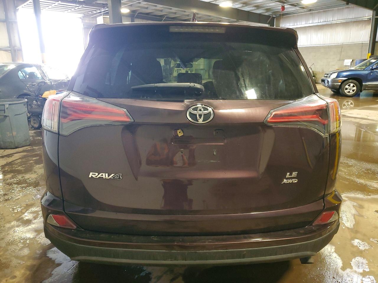 2018 TOYOTA RAV4 LE photo 11