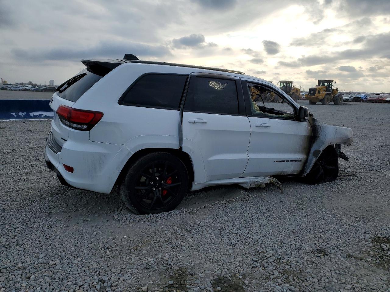 2016 JEEP GRAND CHEROKEE SRT-8 photo 3