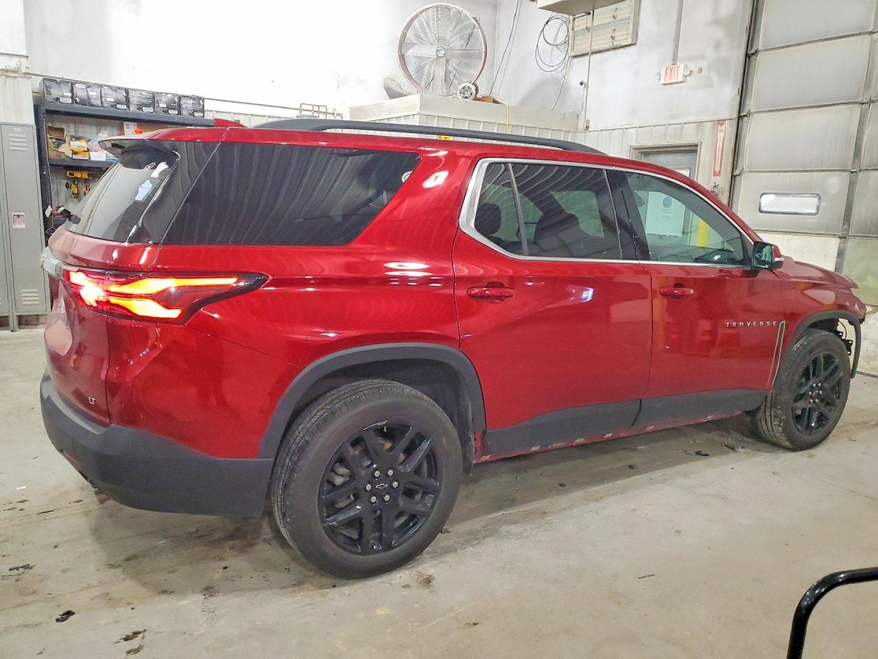 2023 CHEVROLET TRAVERSE LT photo 3