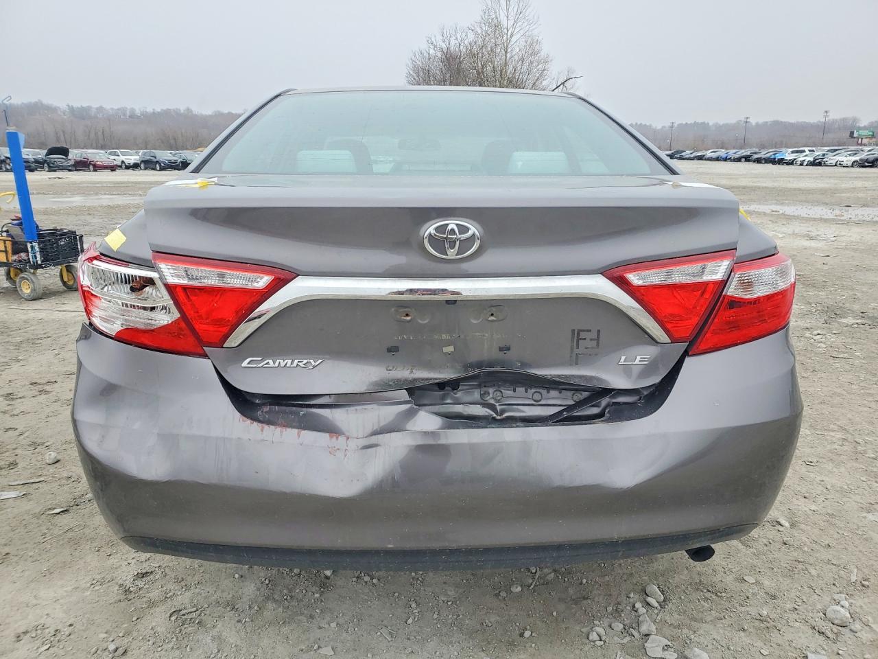 2017 TOYOTA CAMRY LE photo 11