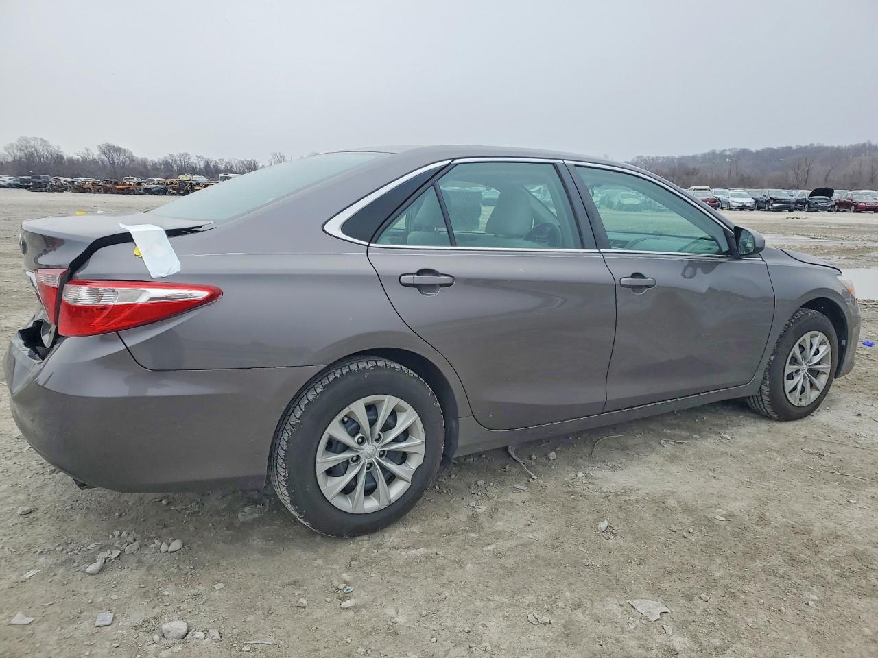 2017 TOYOTA CAMRY LE photo 5