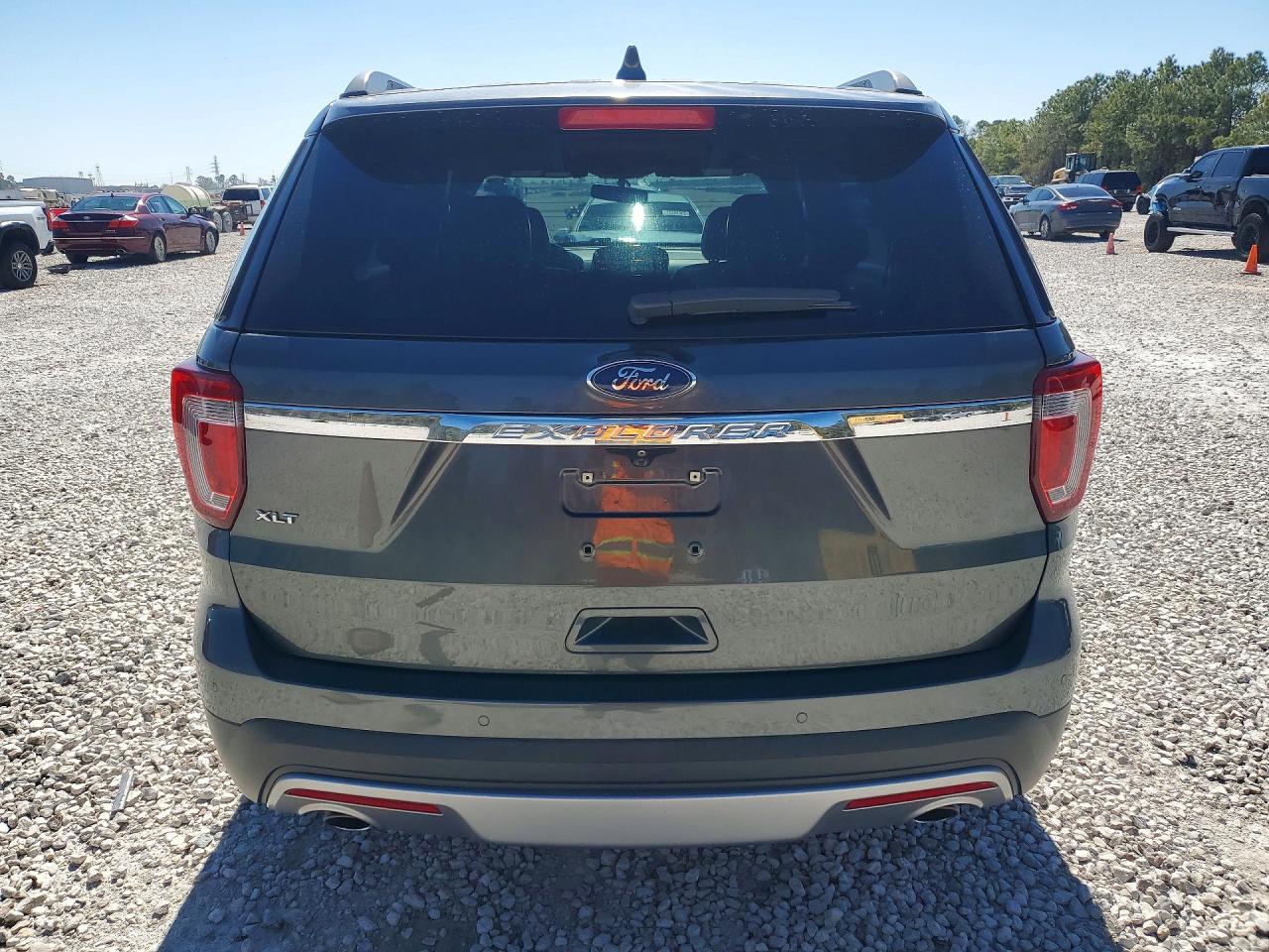 2017 FORD EXPLORER XLT photo 6