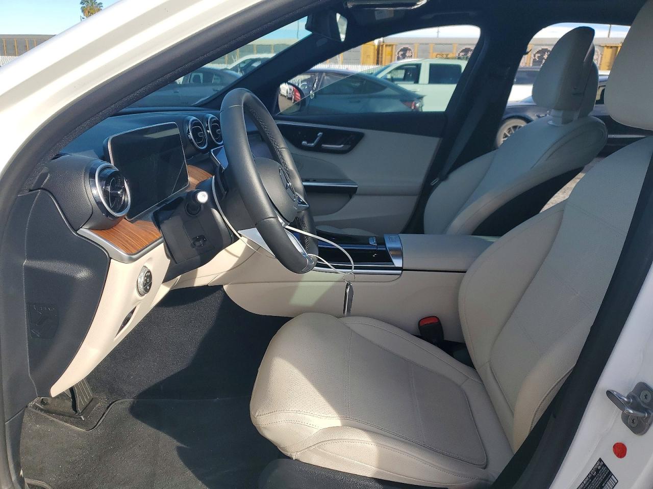2025 MERCEDES-BENZ C 300 photo 13