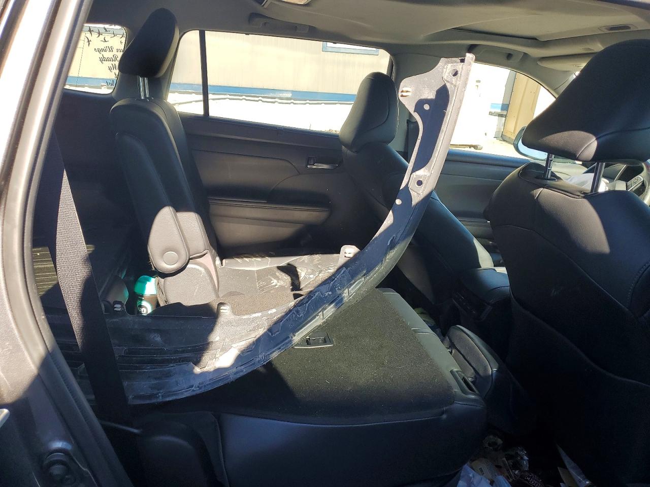 2021 TOYOTA HIGHLANDER XLE photo 21