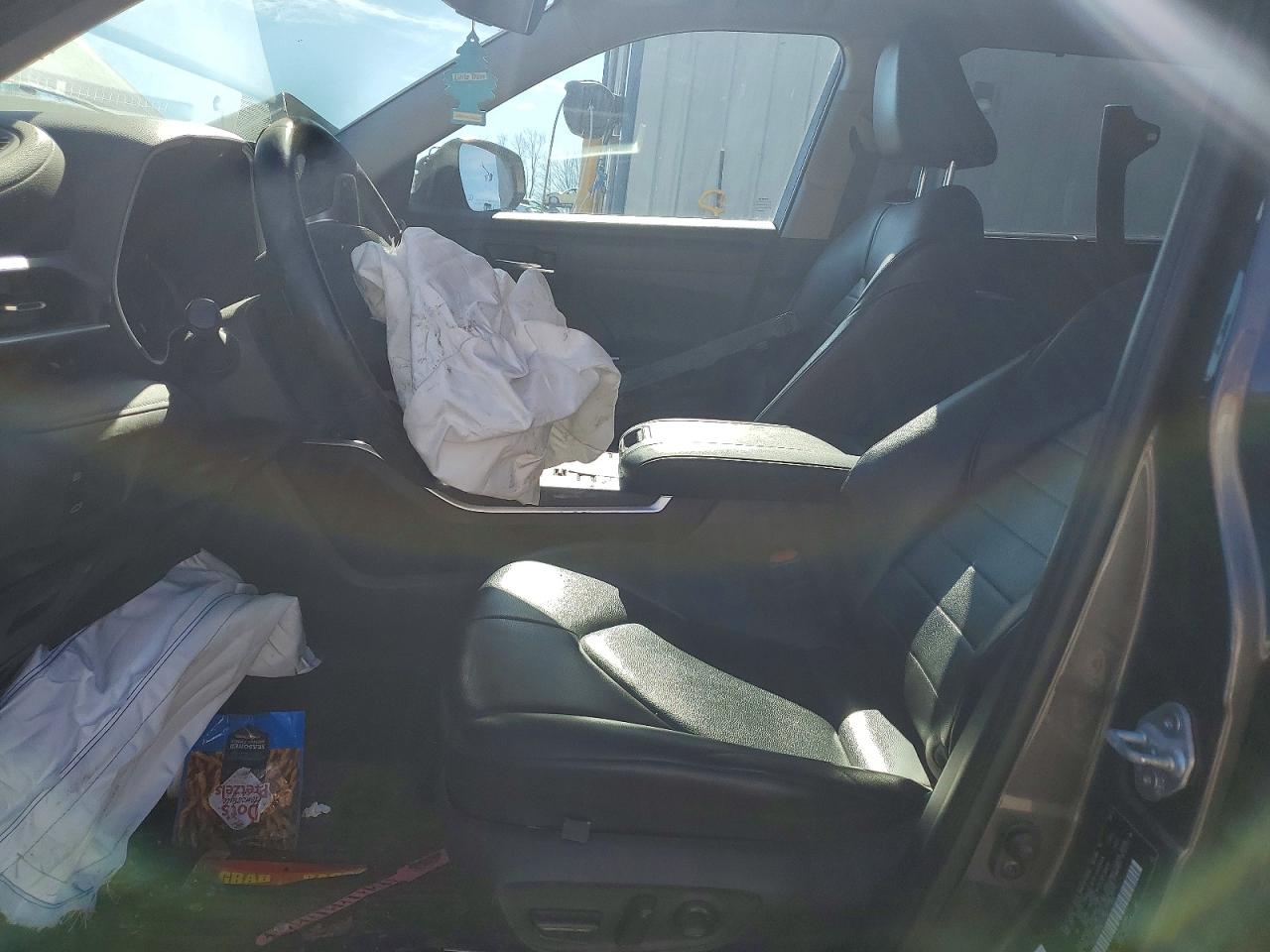 2021 TOYOTA HIGHLANDER XLE photo 13