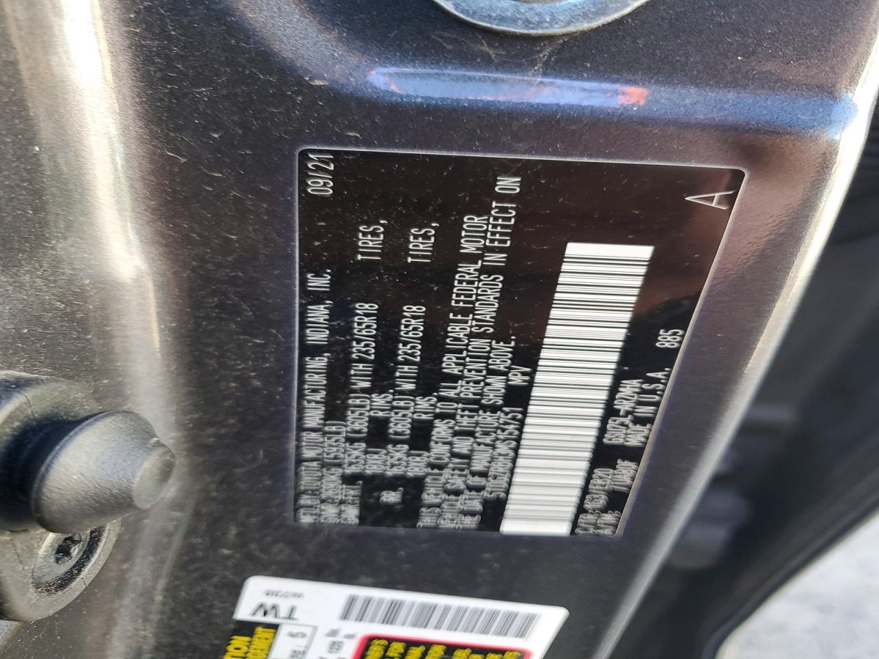 2021 TOYOTA HIGHLANDER XLE photo 25