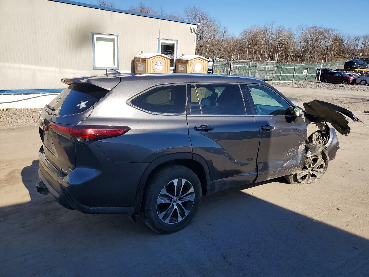 2021 TOYOTA HIGHLANDER XLE photo 5
