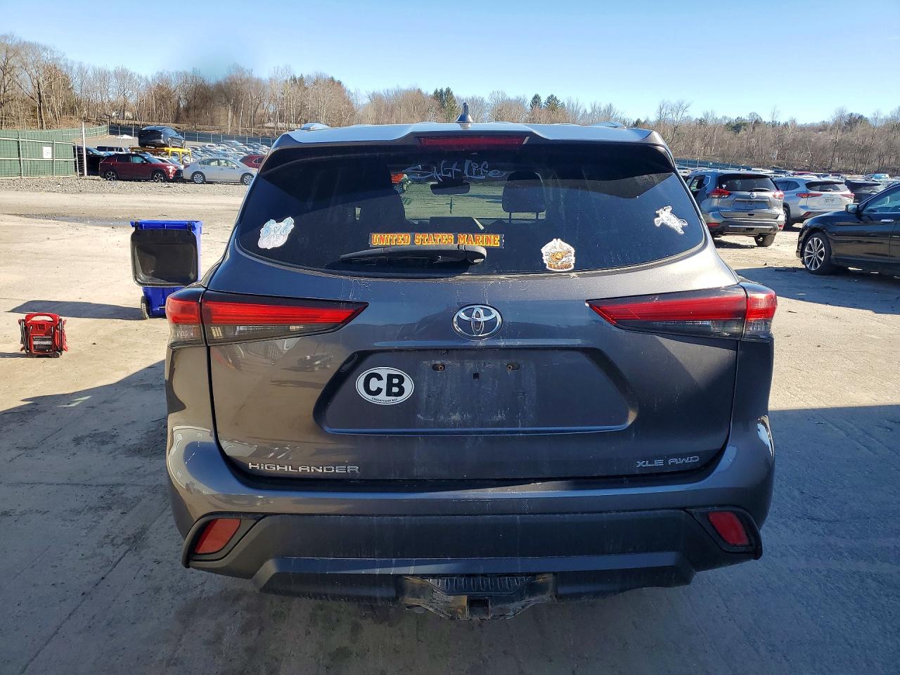 2021 TOYOTA HIGHLANDER XLE photo 11