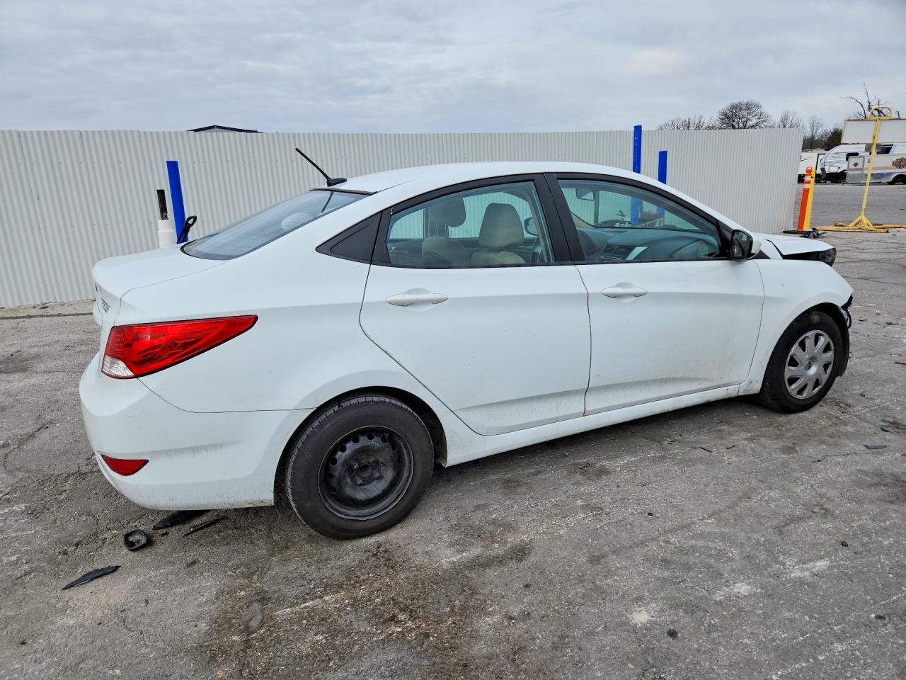 2014 HYUNDAI ACCENT GLS photo 3